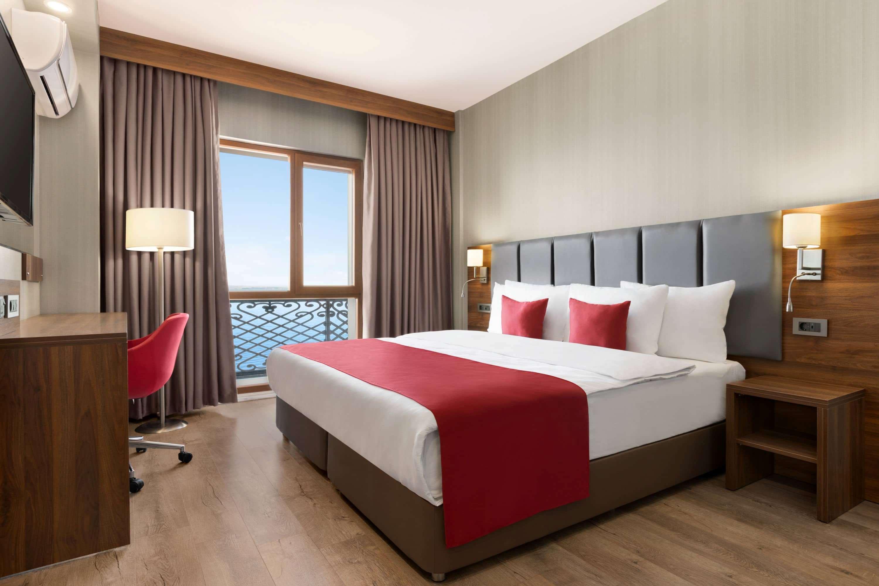 Ramada By Wyndham Van Buitenkant foto