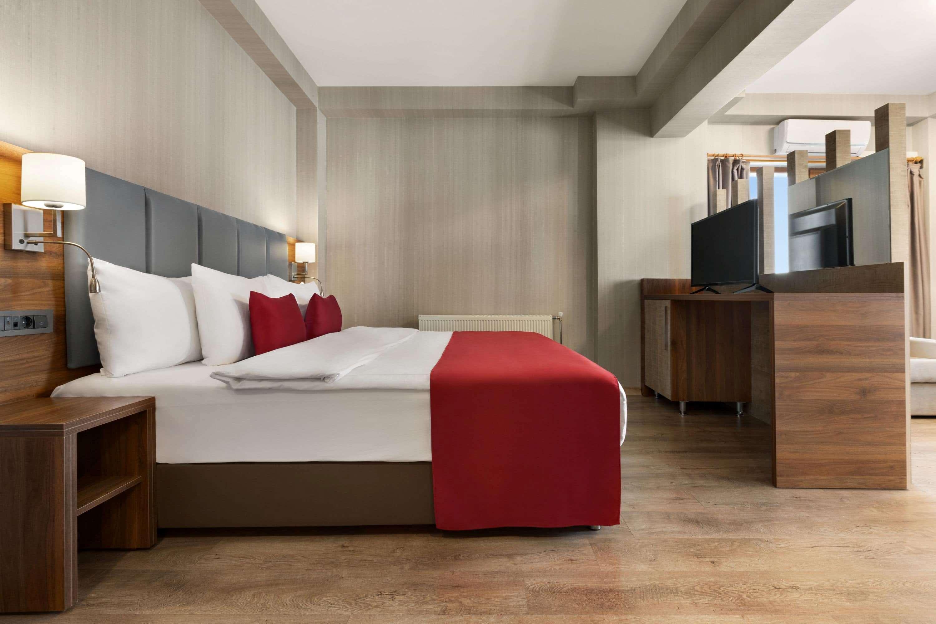 Ramada By Wyndham Van Buitenkant foto