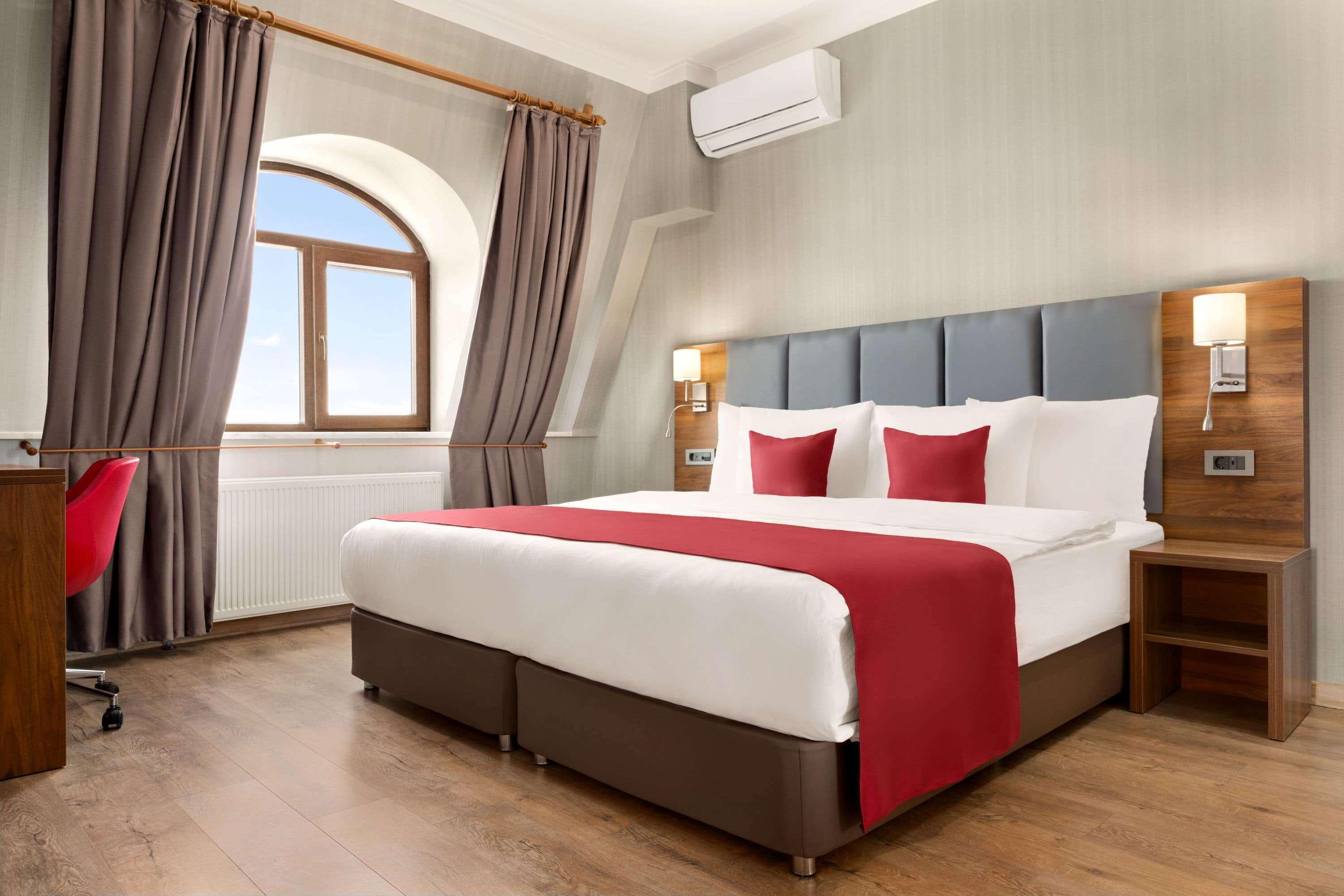 Ramada By Wyndham Van Buitenkant foto