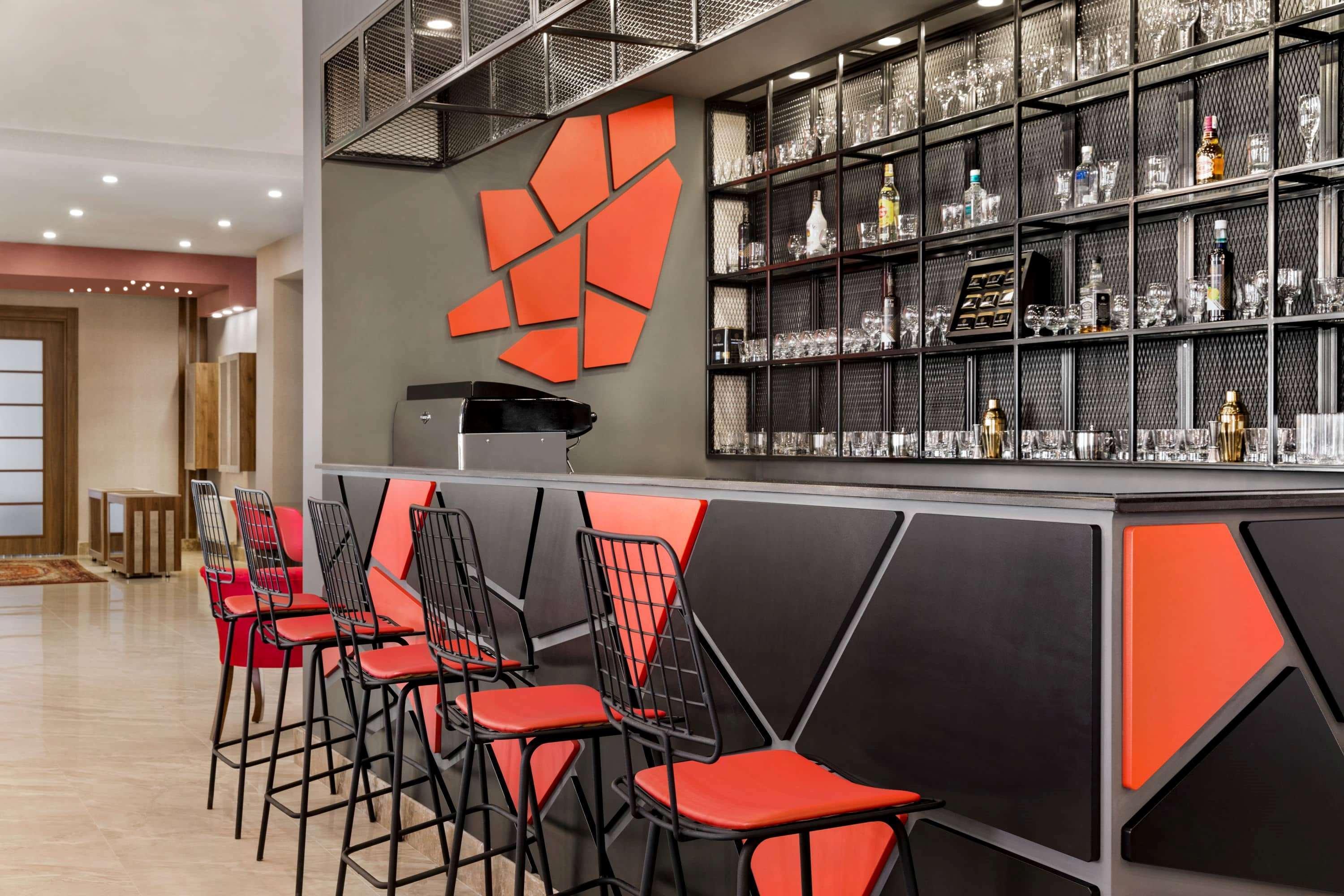 Ramada By Wyndham Van Buitenkant foto