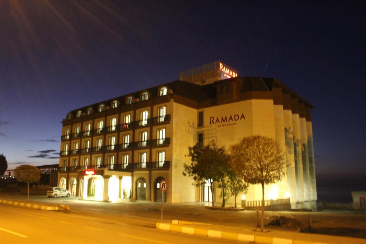Ramada By Wyndham Van Buitenkant foto